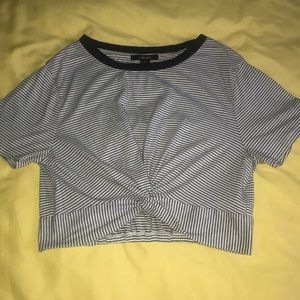 B & W STRIPED CROP TOP